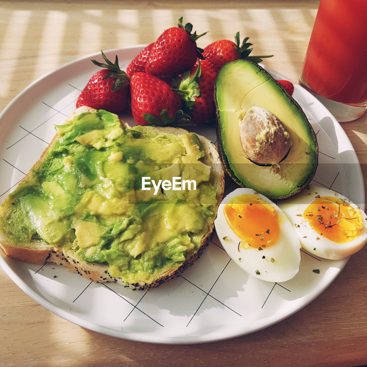 HIGH ANGLE VIEW OF BREAKFAST SERVED ON PLATE