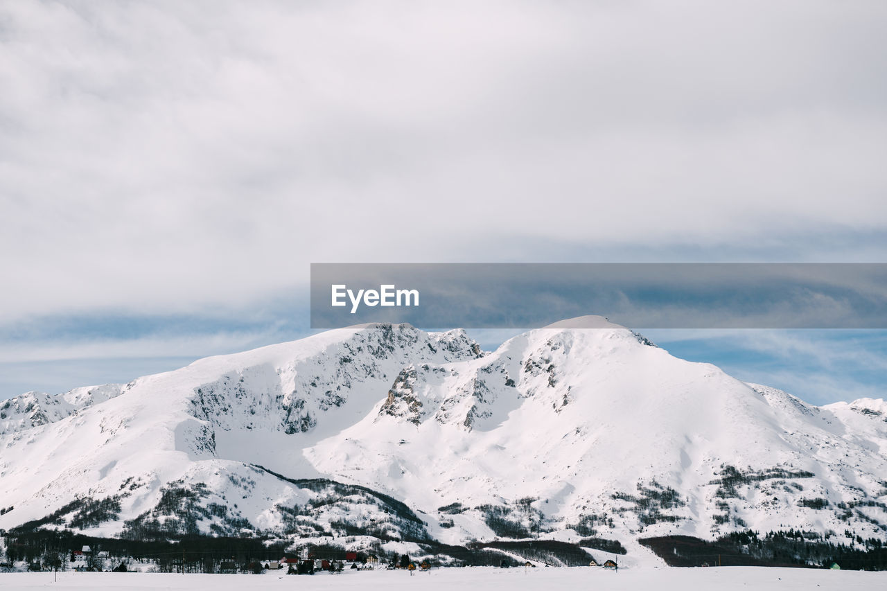 SNOWCAPPED MOUNTAIN AGAINST SKY