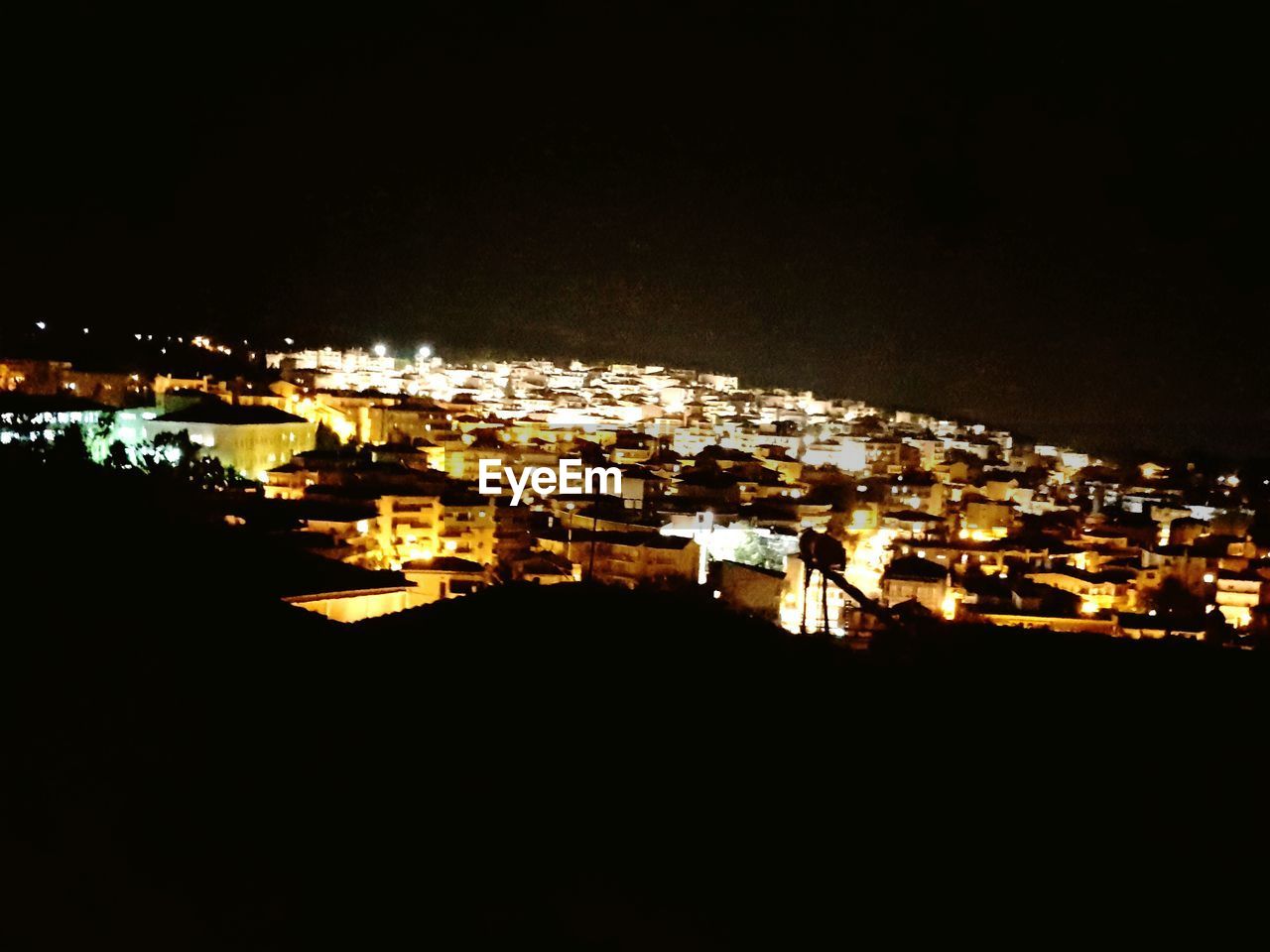 HIGH ANGLE VIEW OF ILLUMINATED BUILDINGS AGAINST SKY