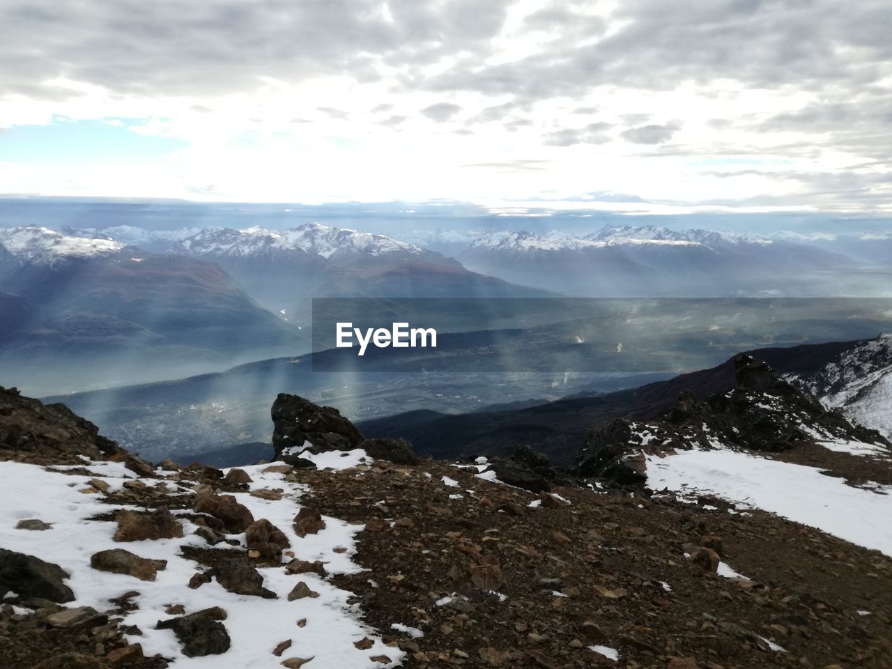 SCENIC VIEW OF SNOW MOUNTAINS AGAINST SKY