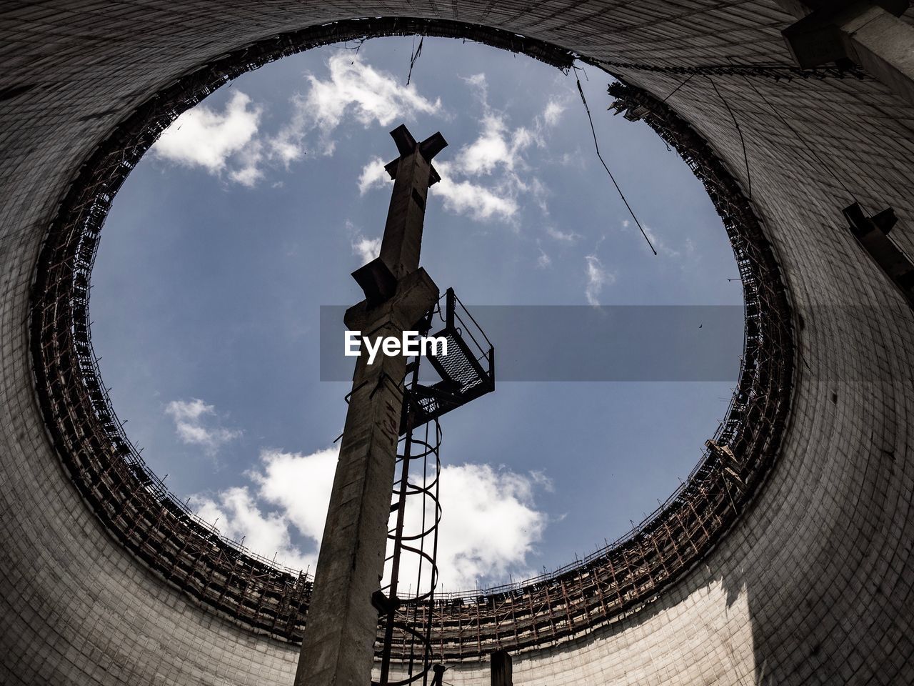 LOW ANGLE VIEW OF TOWER AGAINST SKY