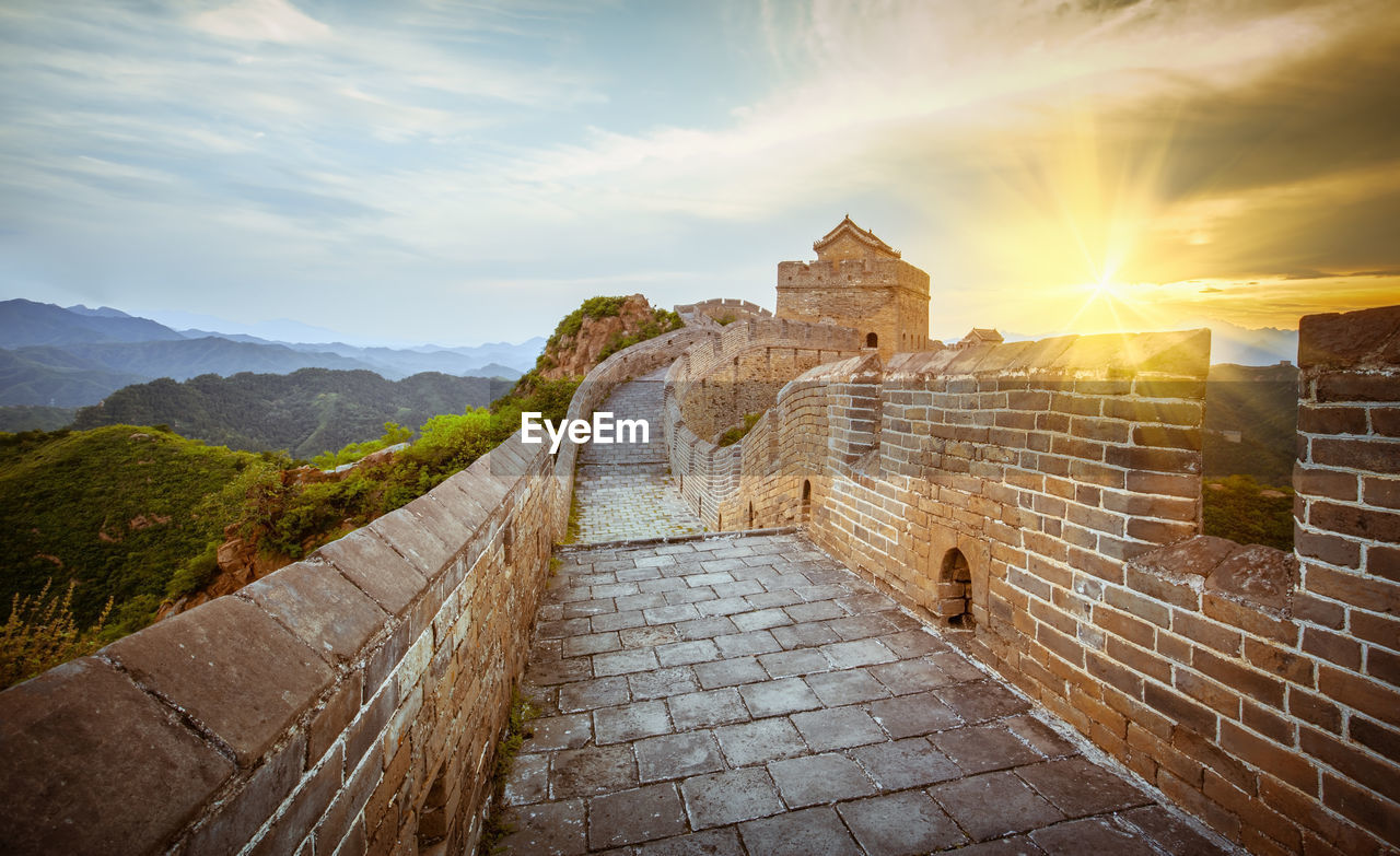 Great wall of china against cloudy sky