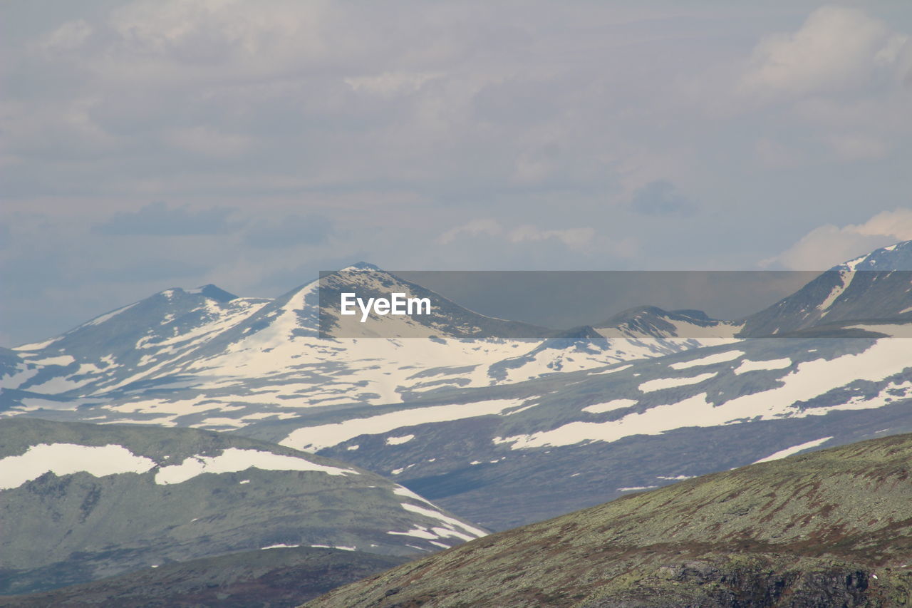 SNOWCAPPED MOUNTAINS AGAINST SKY