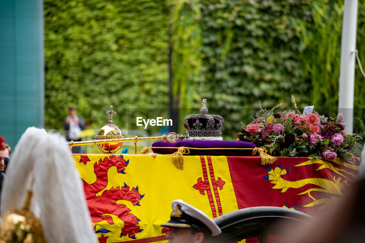 Uk - london - 09-19-2022. the coffin of her majesty queen elizabeth ii is on its way to windsor.