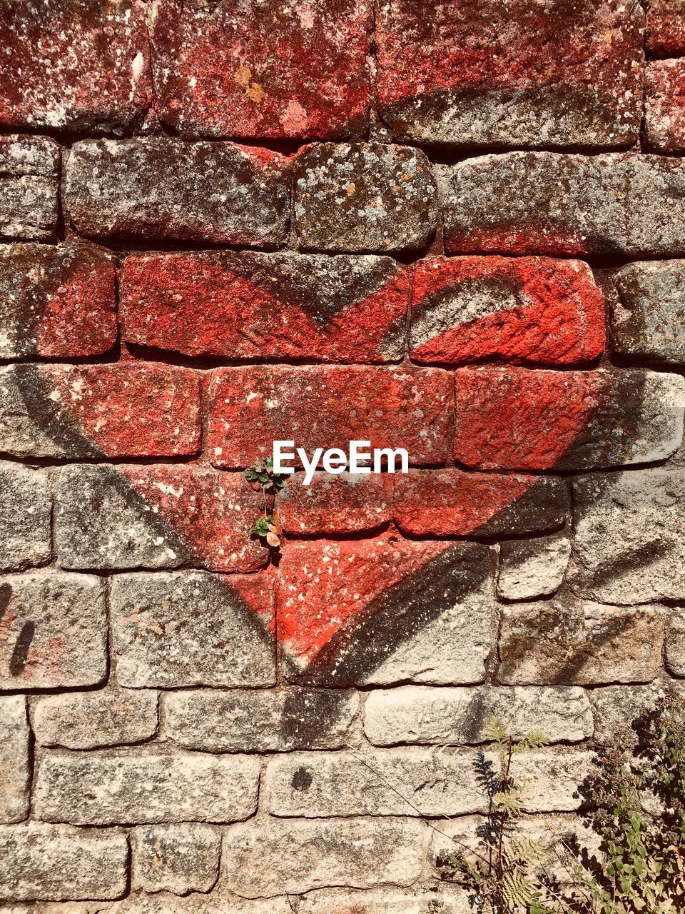 CLOSE-UP OF RED BRICK WALL