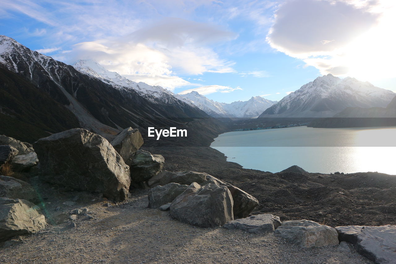 SCENIC VIEW OF MOUNTAIN RANGE AGAINST SKY