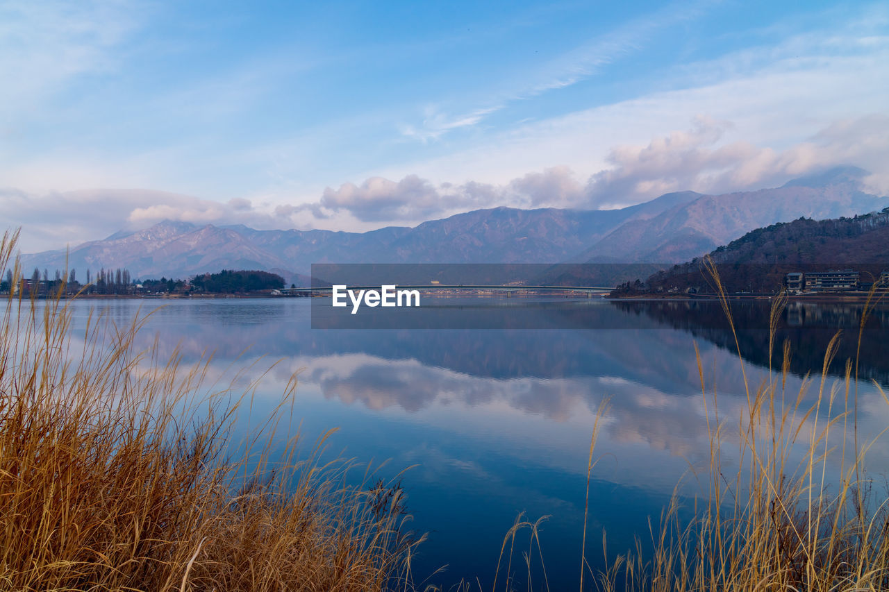 PANORAMIC VIEW OF LAKE AGAINST SKY