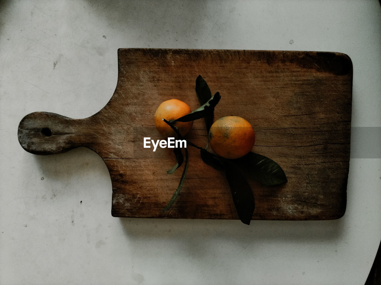 HIGH ANGLE VIEW OF FRUITS ON TABLE AGAINST WALL