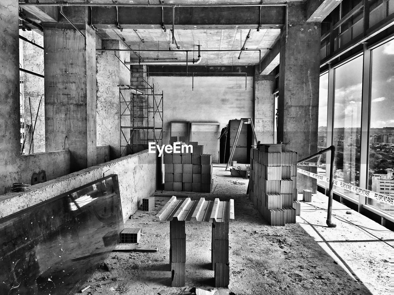 HIGH ANGLE VIEW OF MAN