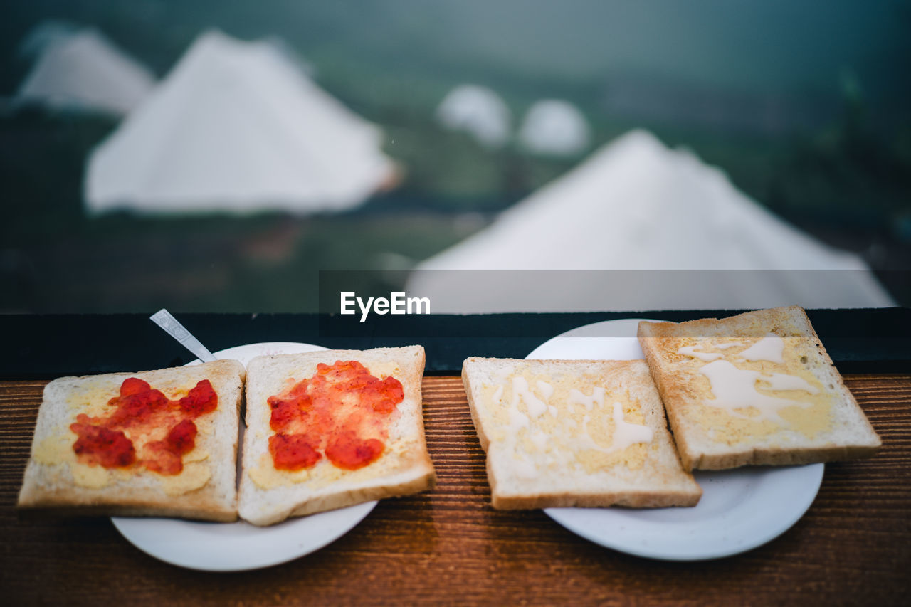 CLOSE-UP OF BREAKFAST ON PLATE