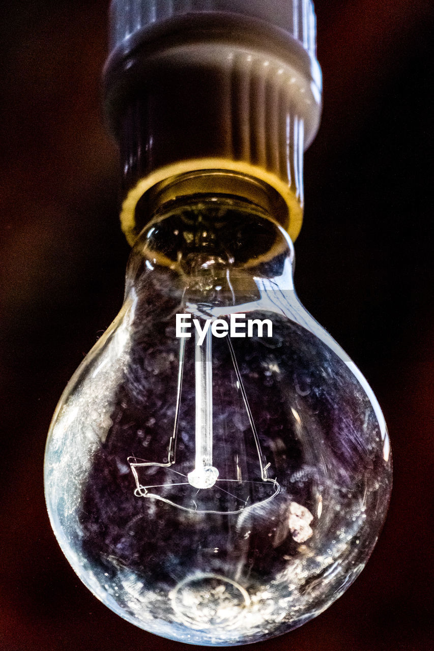 CLOSE-UP VIEW OF LIGHT BULB