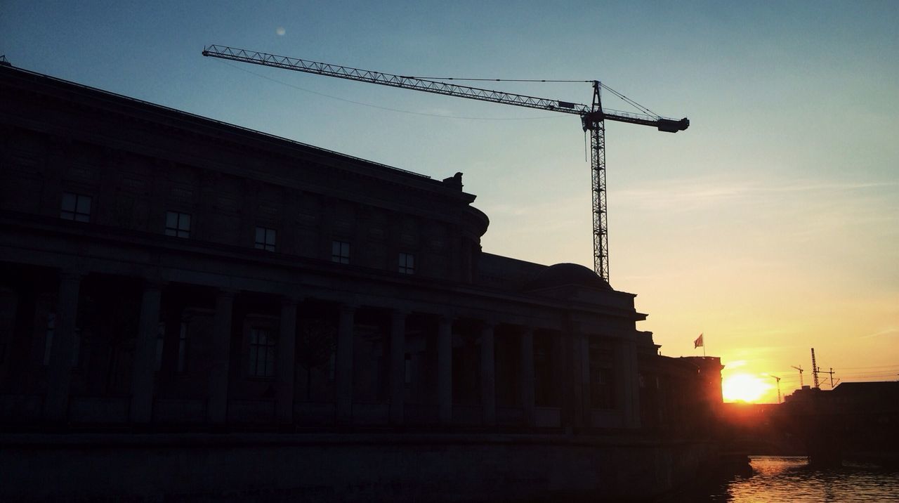 LOW ANGLE VIEW OF CRANE AGAINST SKY