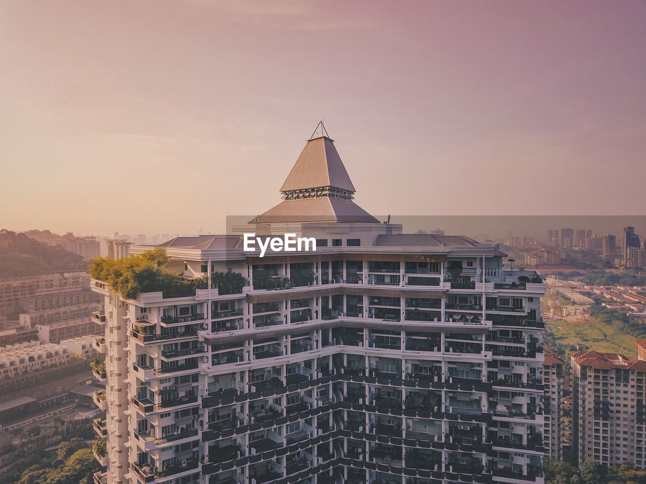 VIEW OF BUILDINGS AGAINST SKY