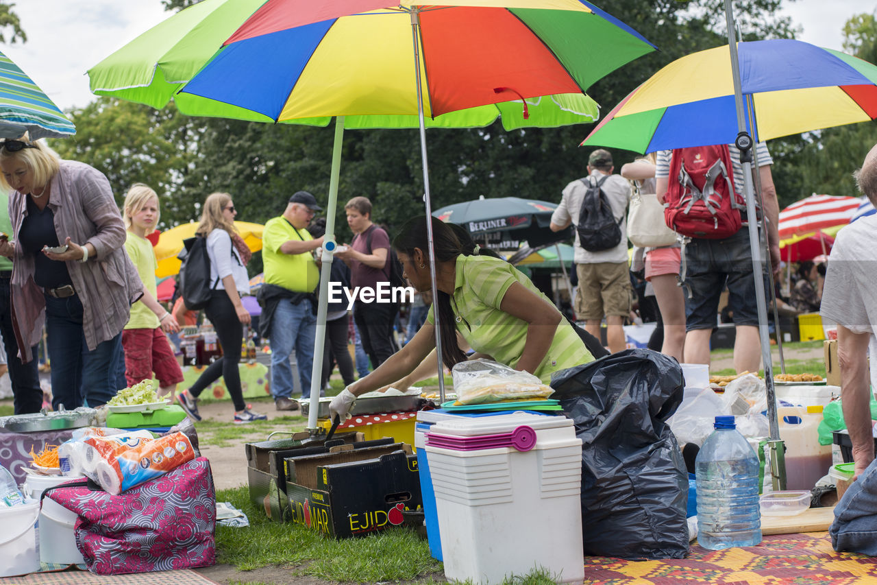 PEOPLE IN MARKET