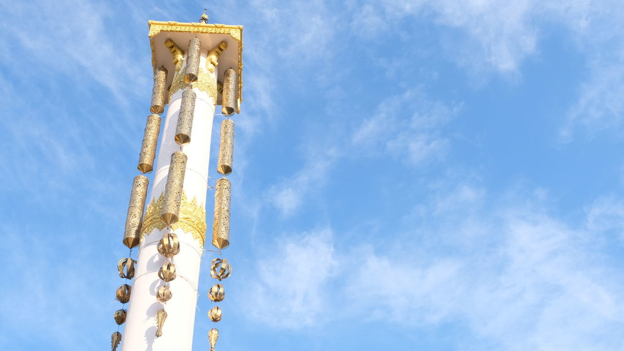 LOW ANGLE VIEW OF CRANE AGAINST SKY