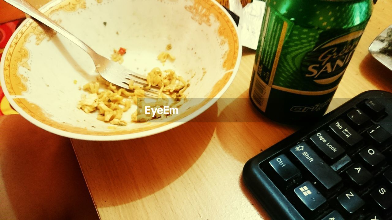 CLOSE-UP OF FOOD ON TABLE