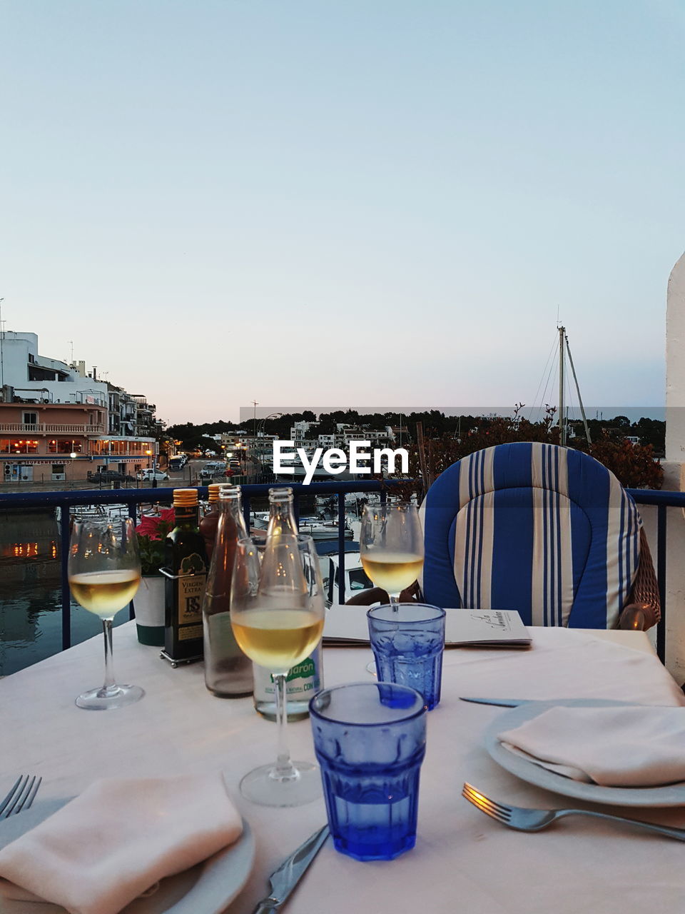 PANORAMIC VIEW OF RESTAURANT AGAINST CLEAR SKY