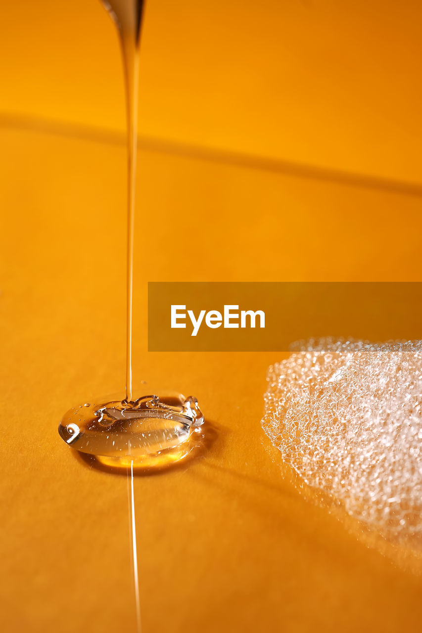 A drop of gel and the texture of the foam.