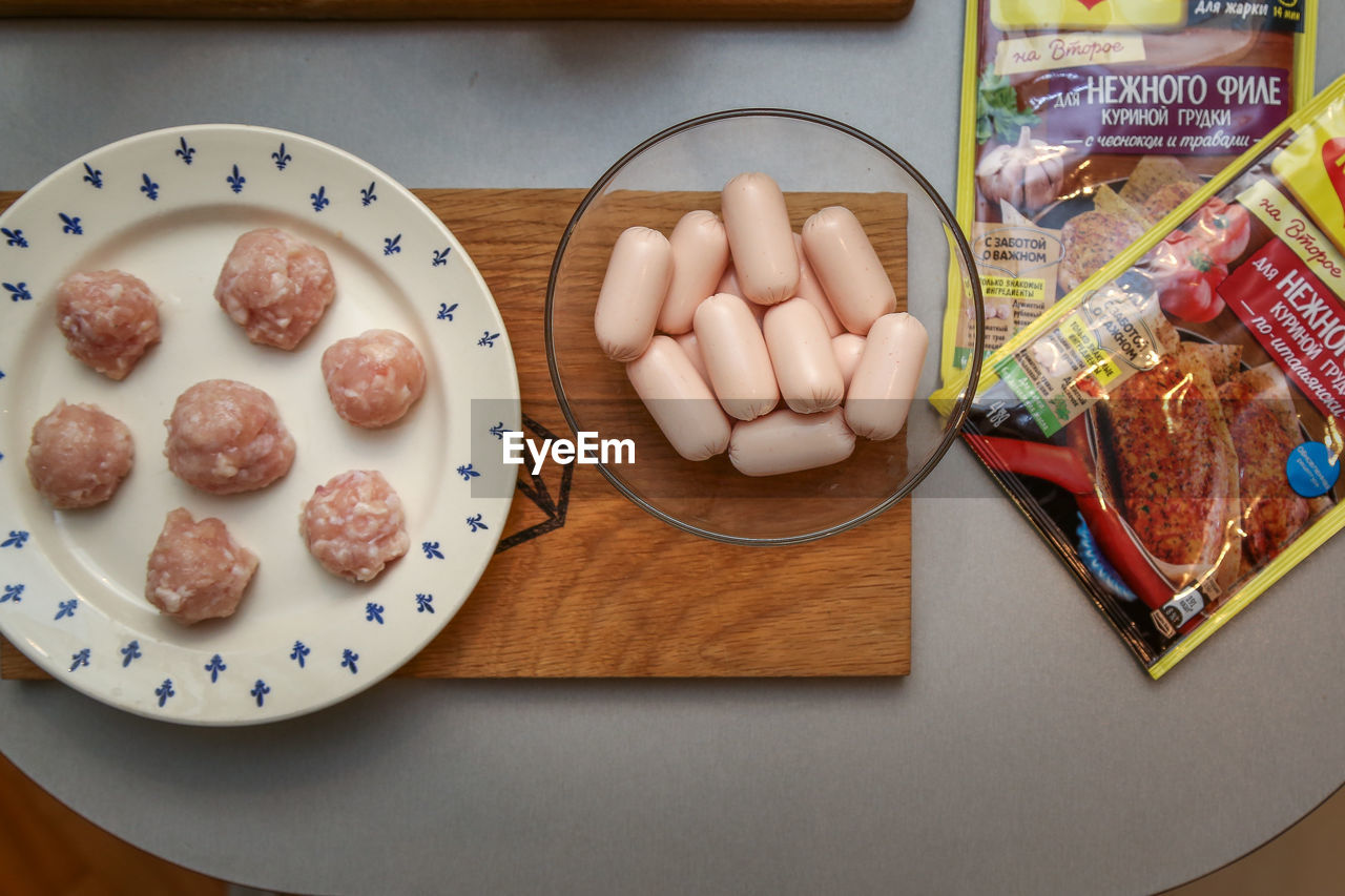 HIGH ANGLE VIEW OF BREAKFAST ON TABLE