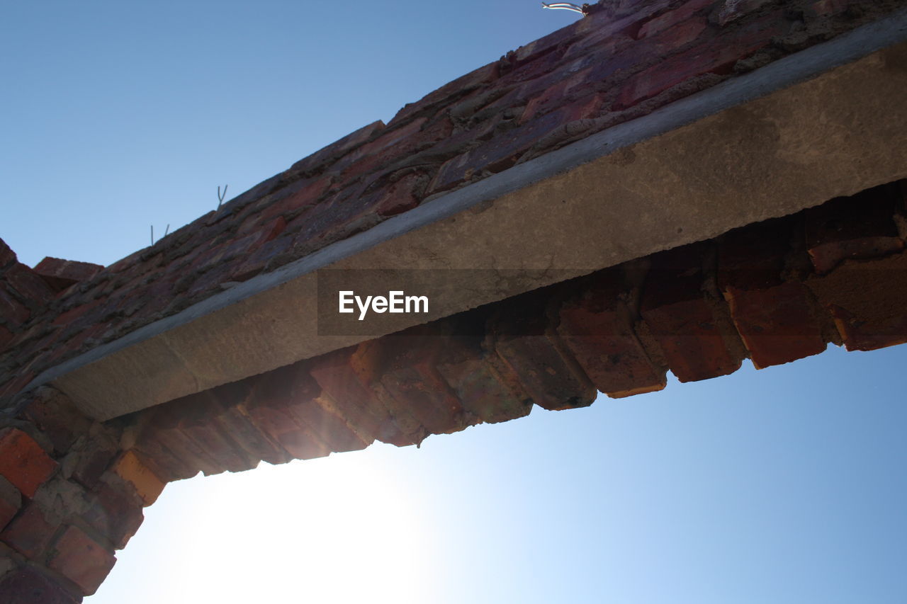 LOW ANGLE VIEW OF MOUNTAINS AGAINST CLEAR BLUE SKY