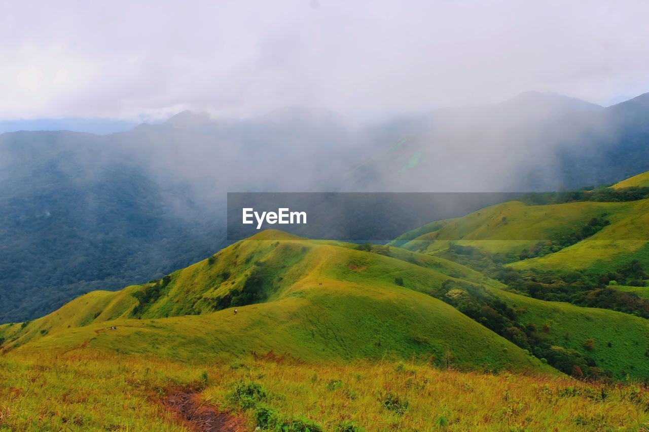 SCENIC VIEW OF GREEN MOUNTAIN AGAINST SKY