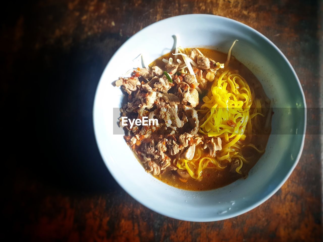 HIGH ANGLE VIEW OF FOOD IN BOWL