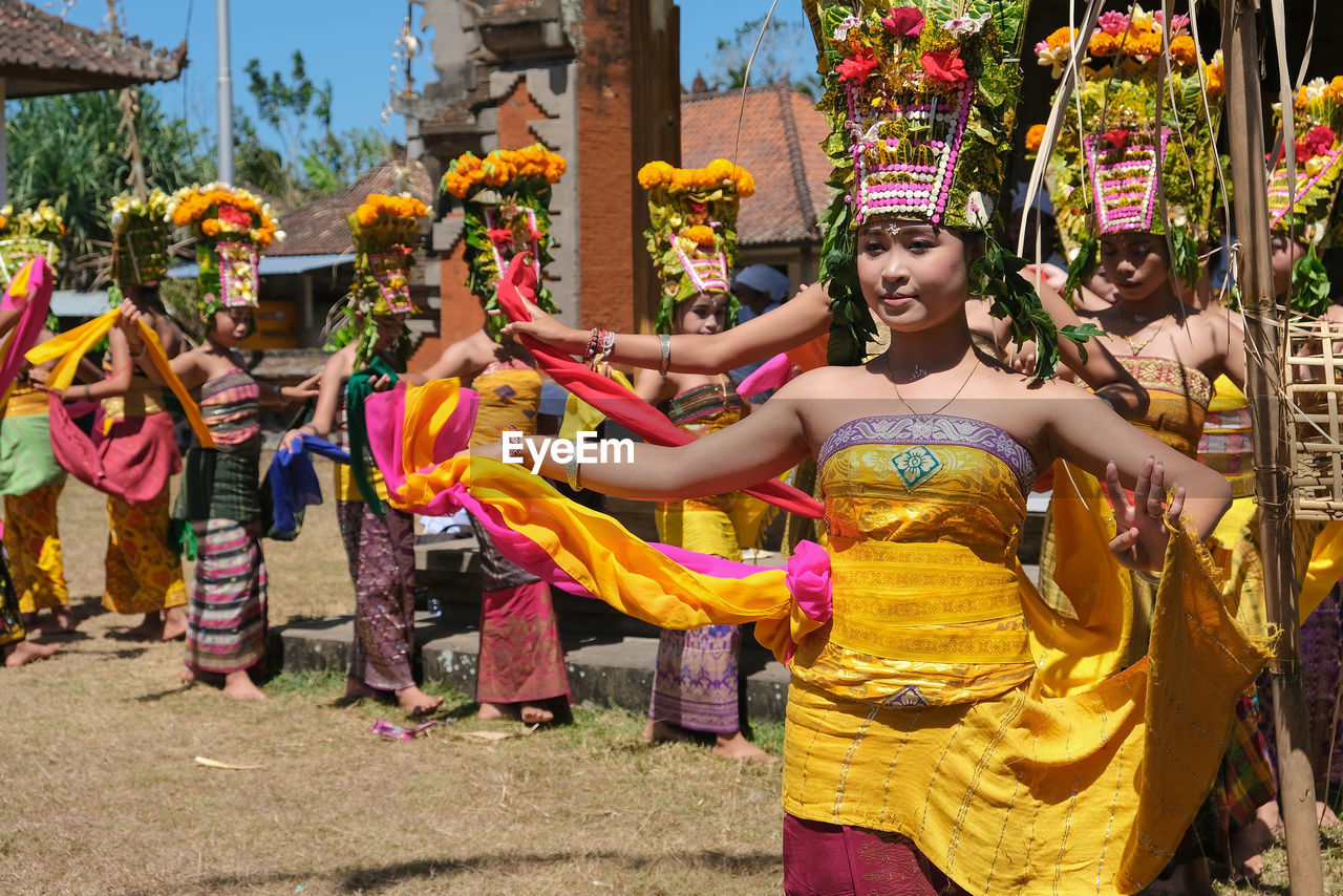 GROUP OF PEOPLE IN TRADITIONAL FESTIVAL