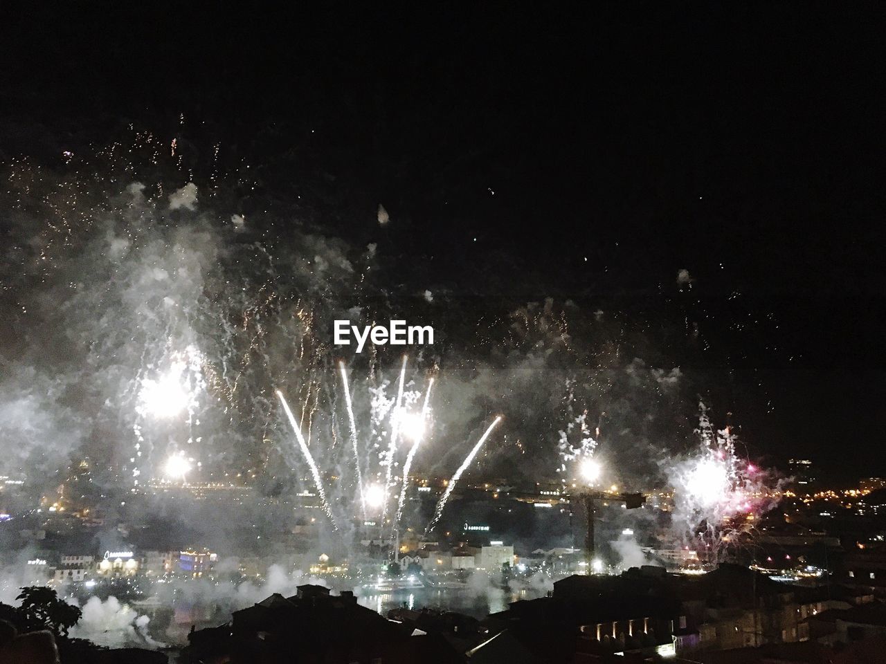 FIREWORKS DISPLAY AT NIGHT