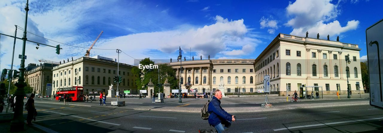 CITY STREET IN FRONT OF HISTORICAL BUILDING