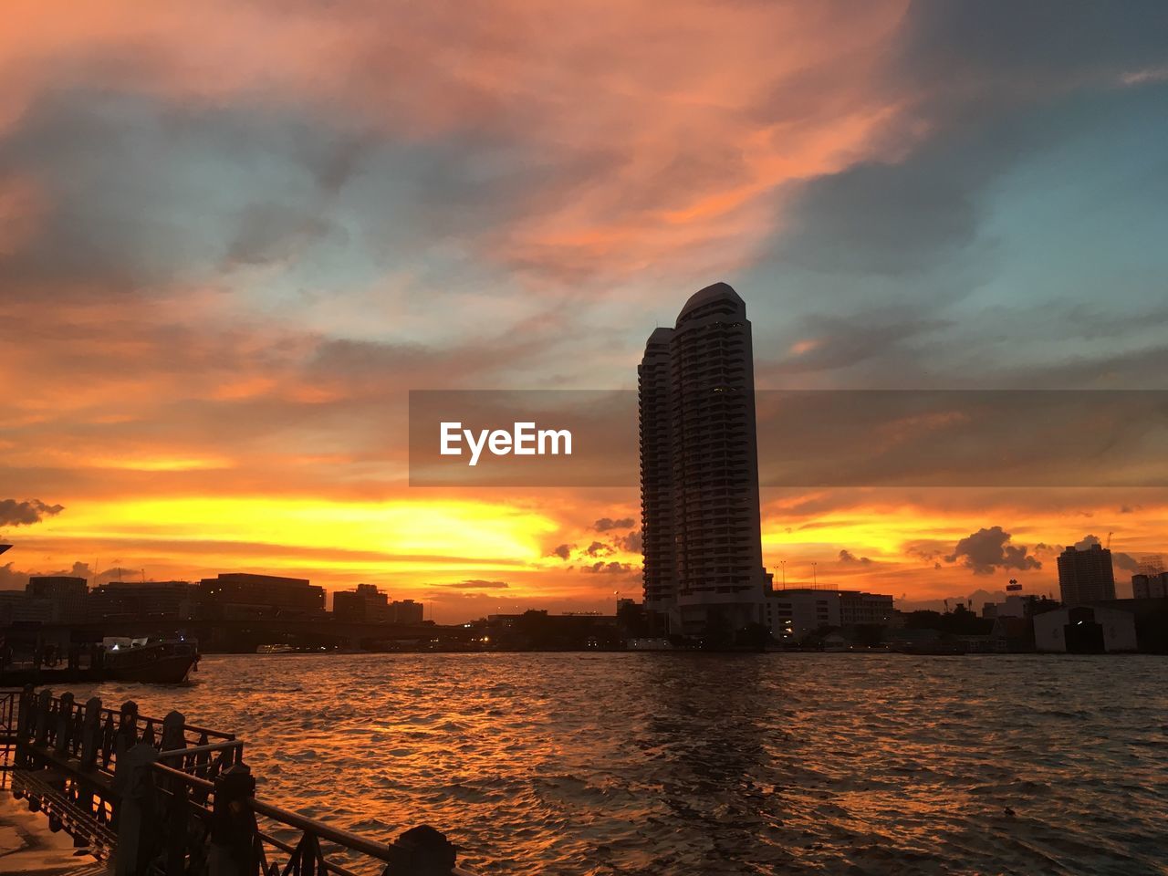 VIEW OF CITYSCAPE AGAINST CLOUDY SKY