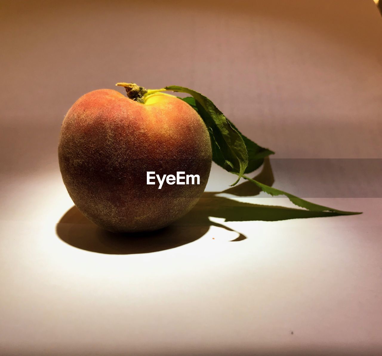 CLOSE-UP OF APPLES ON TABLE