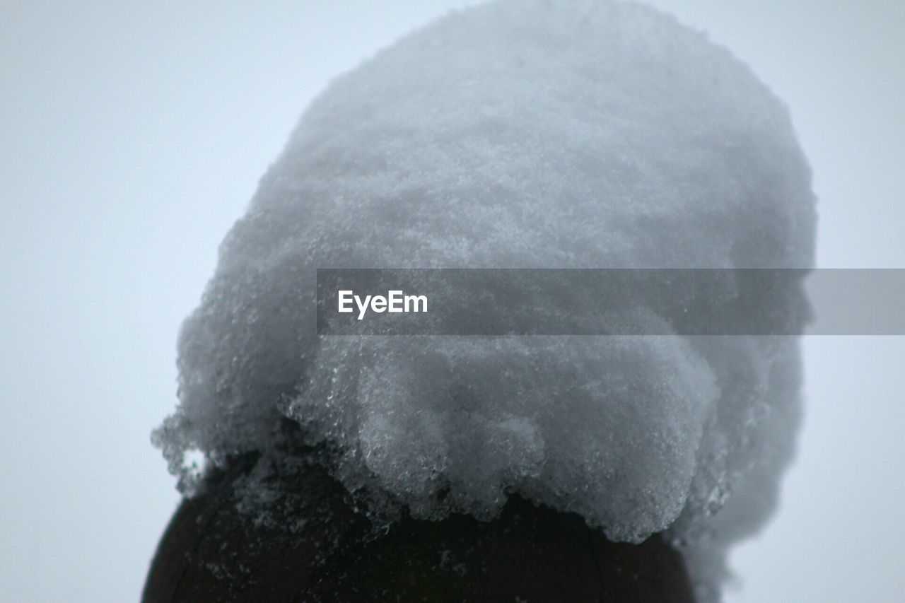 CLOSE-UP OF ICE ON SHORE AGAINST SKY