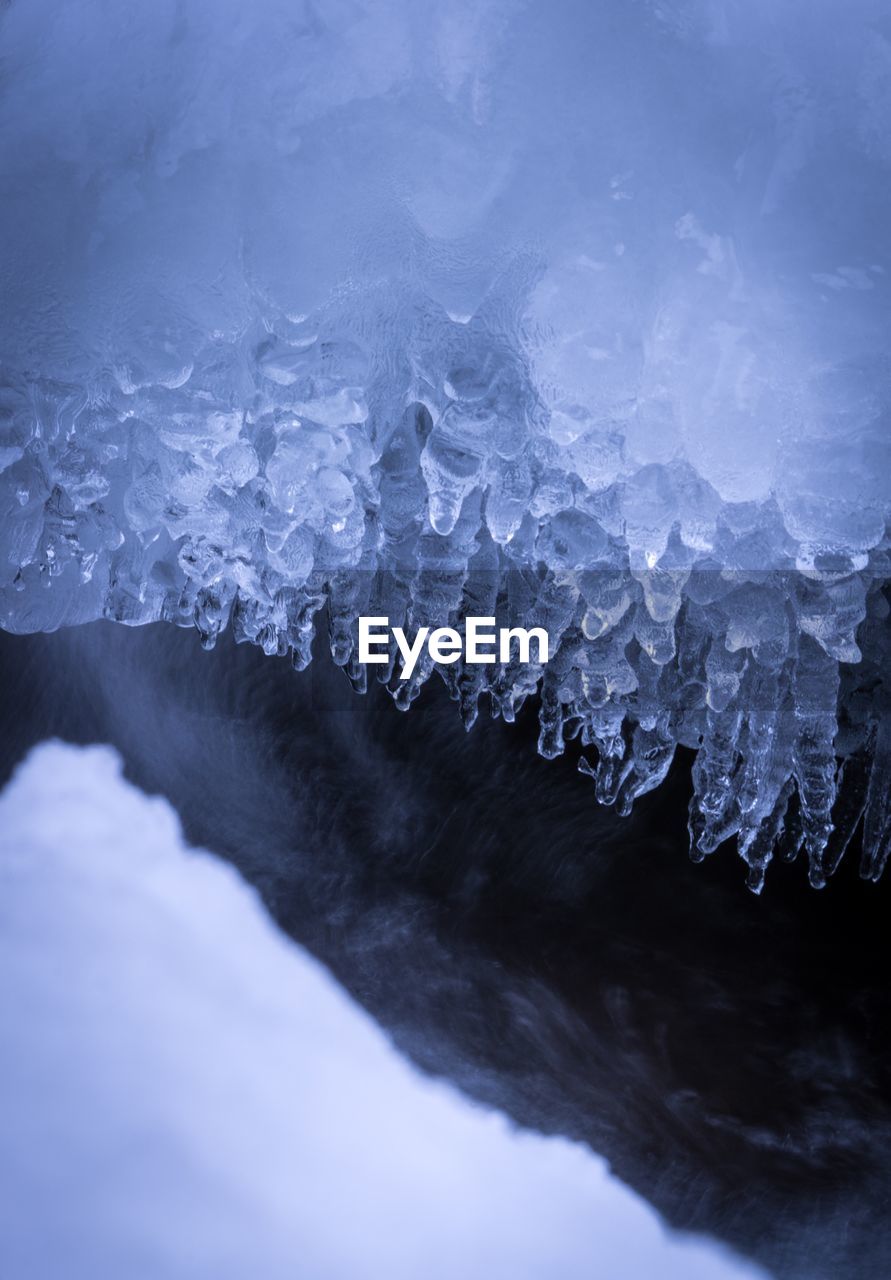 AERIAL VIEW OF FROZEN SEA AGAINST SKY DURING WINTER