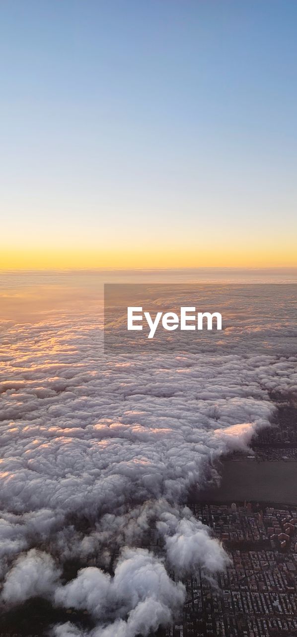 HIGH ANGLE VIEW OF CLOUDSCAPE AGAINST SKY