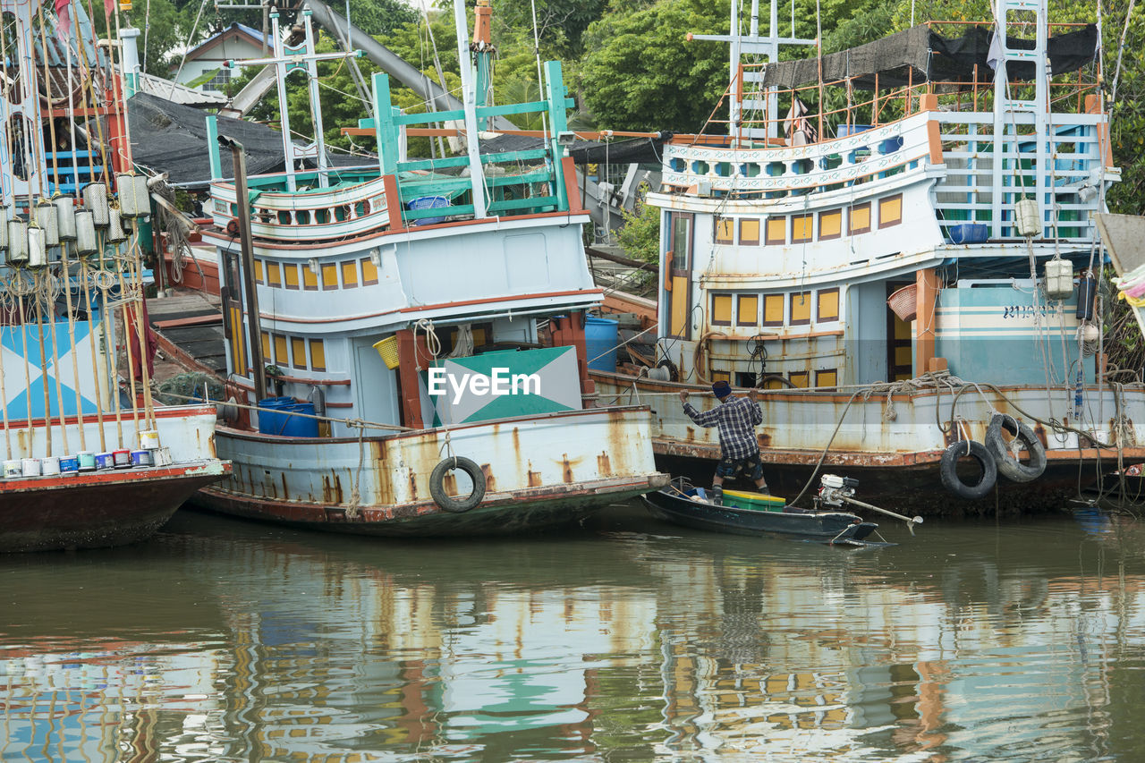 SAILBOATS MOORED IN LAKE