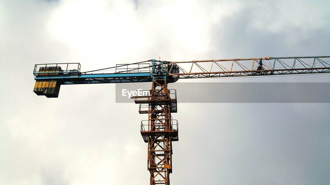 LOW ANGLE VIEW OF CRANE AT CONSTRUCTION SITE