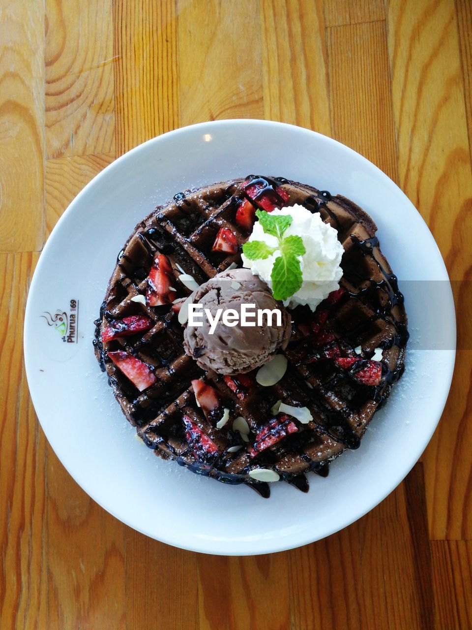 CLOSE-UP OF DESSERT IN PLATE