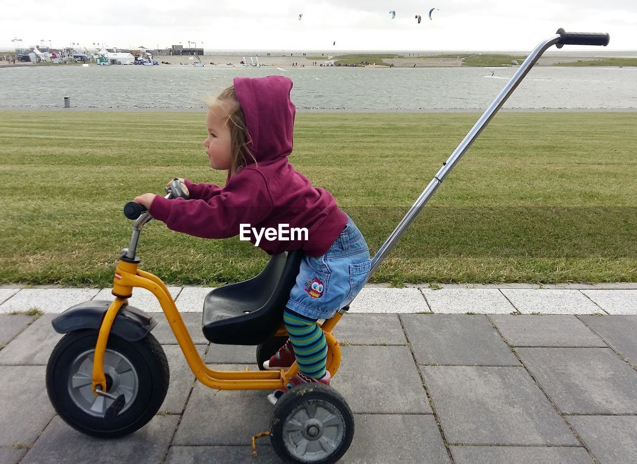 Easy rider - toddler girl on trike