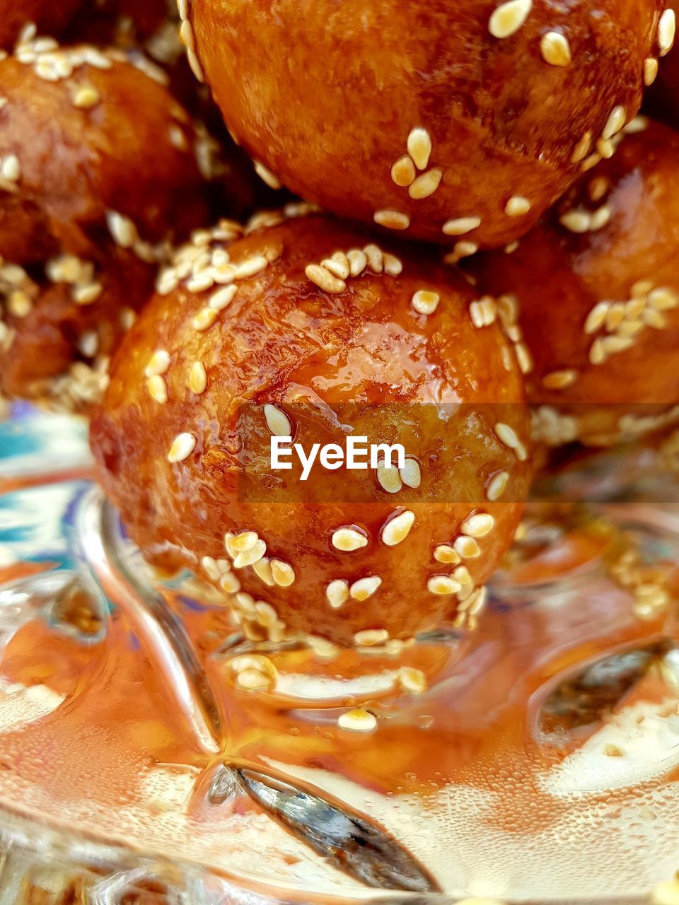 CLOSE-UP OF ICE CREAM IN PLATE