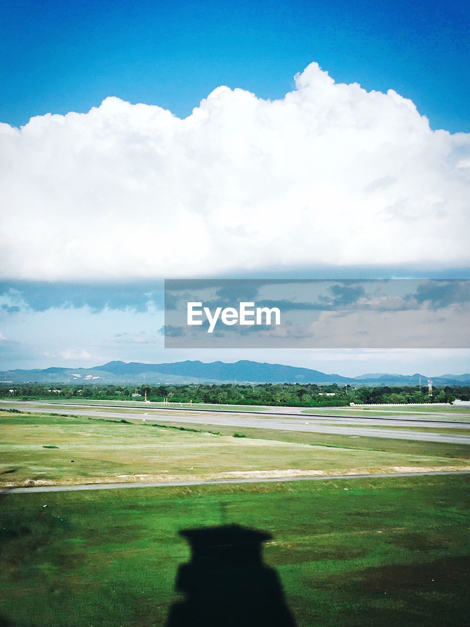 SCENIC VIEW OF AGRICULTURAL LANDSCAPE AGAINST SKY