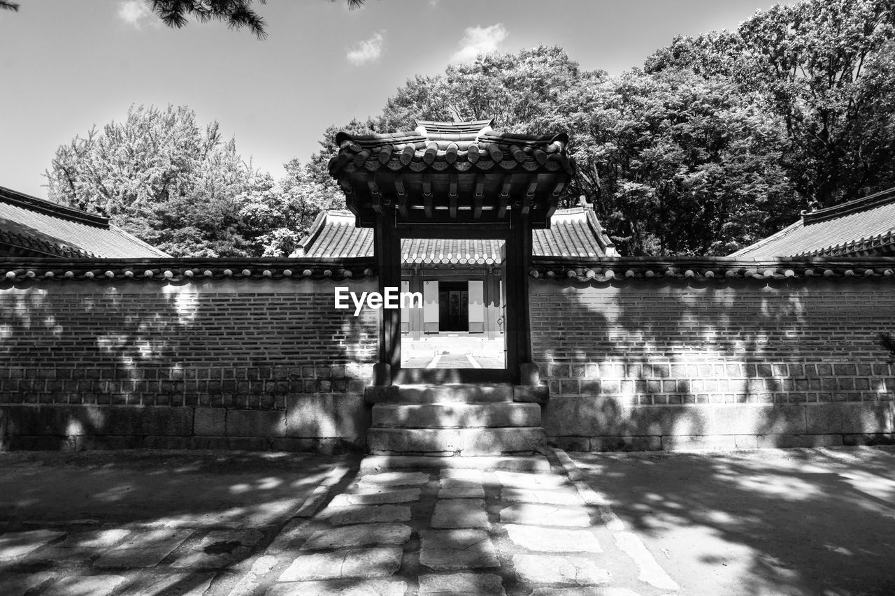 FOOTPATH LEADING TOWARDS GATE AT PARK