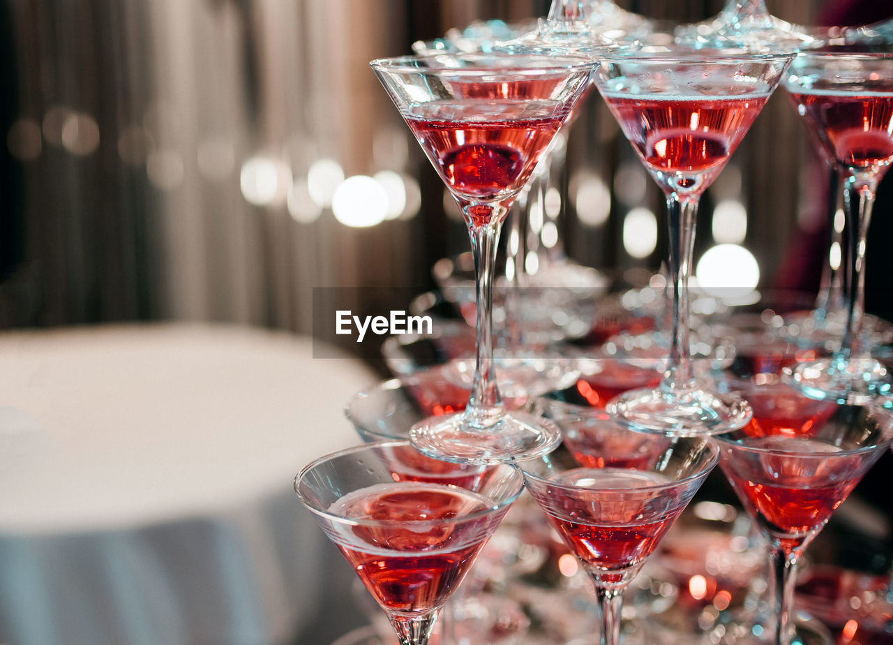 CLOSE-UP OF WINE GLASSES ON GLASS TABLE