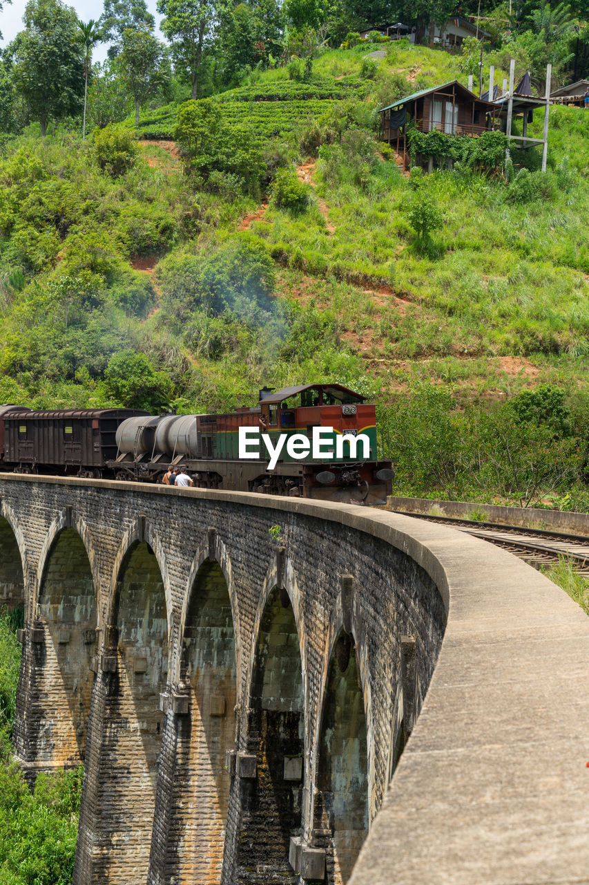 Nine arches bridge in highlands near ella, sri lanka. jungle and tea plantation all around.