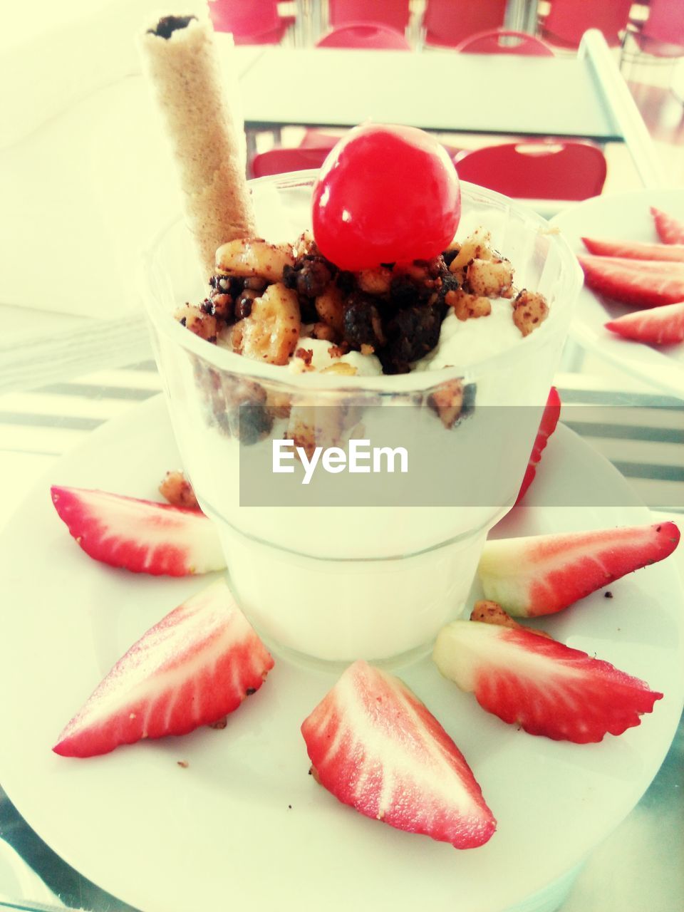 CLOSE-UP OF ICE CREAM IN BOWL