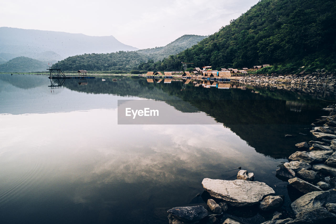 SCENIC VIEW OF LAKE BY MOUNTAIN AGAINST SKY