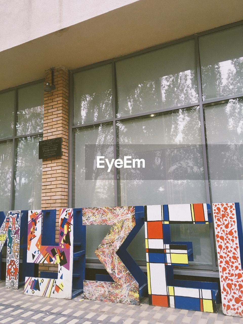 LOW ANGLE VIEW OF WINDOW OF BUILDING