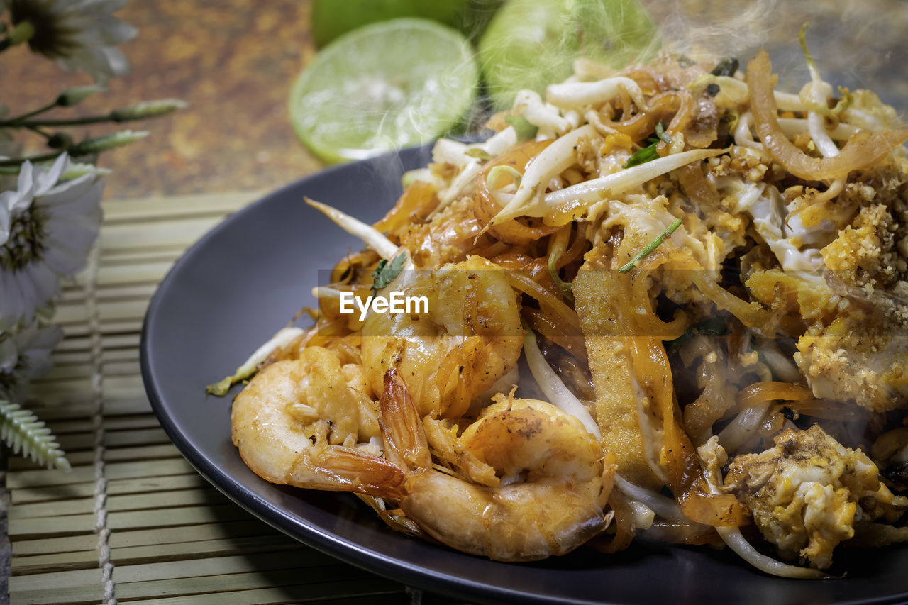 Pad thai is a popular dish for both thais and foreigners.