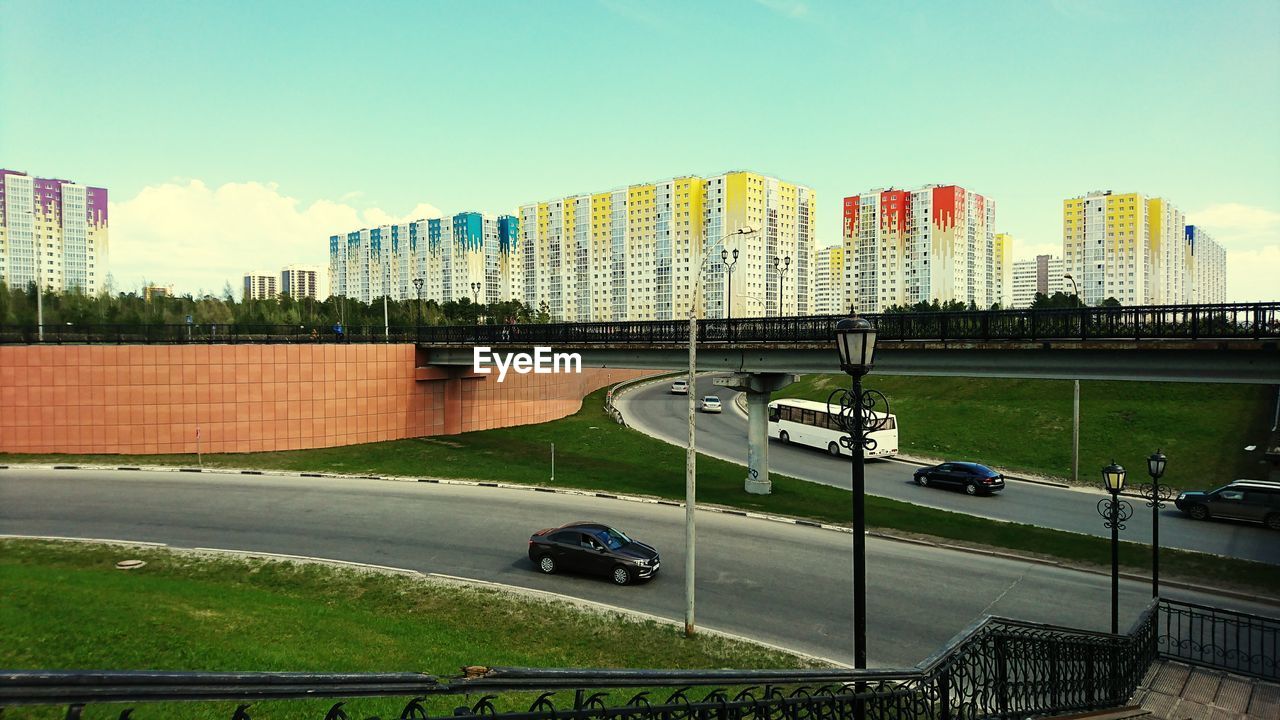 VIEW OF MODERN BUILDING AGAINST SKY