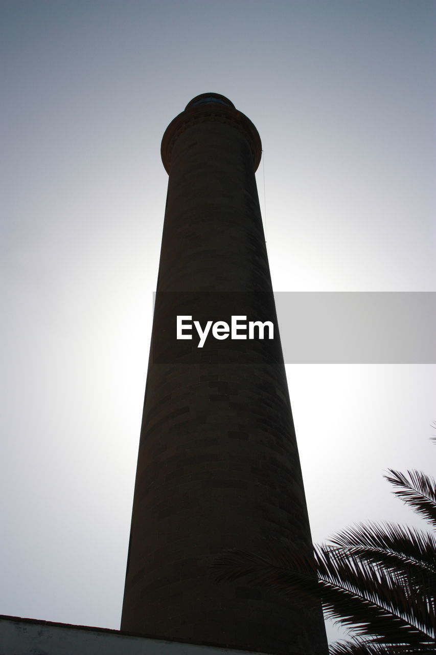 LOW ANGLE VIEW OF MONUMENT AGAINST CLEAR SKY