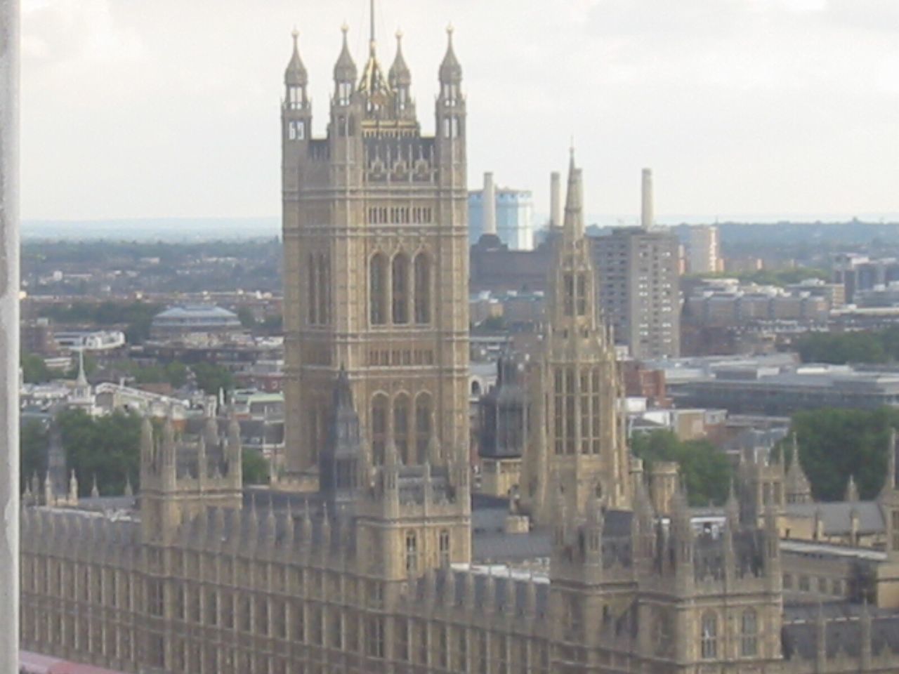 BUILDINGS IN CITY AGAINST SKY